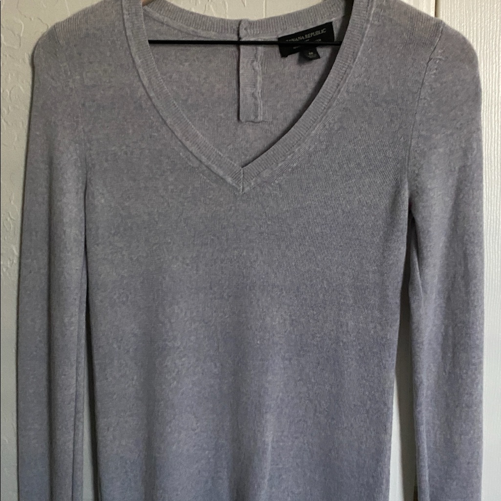Banana Republic Merino Wool V Neck Light Sweater Size Small